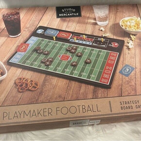 STUDIO MERCANTILE Football Playmaker Strategy Board Game Set - Picture 5 of 7